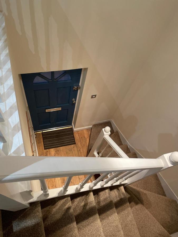 Super Convenient For Central London - Large 2 Double Bed Apartment 30 Seconds Walk To Platform Train Station And 19 Mins To London Waterloo Exterior foto