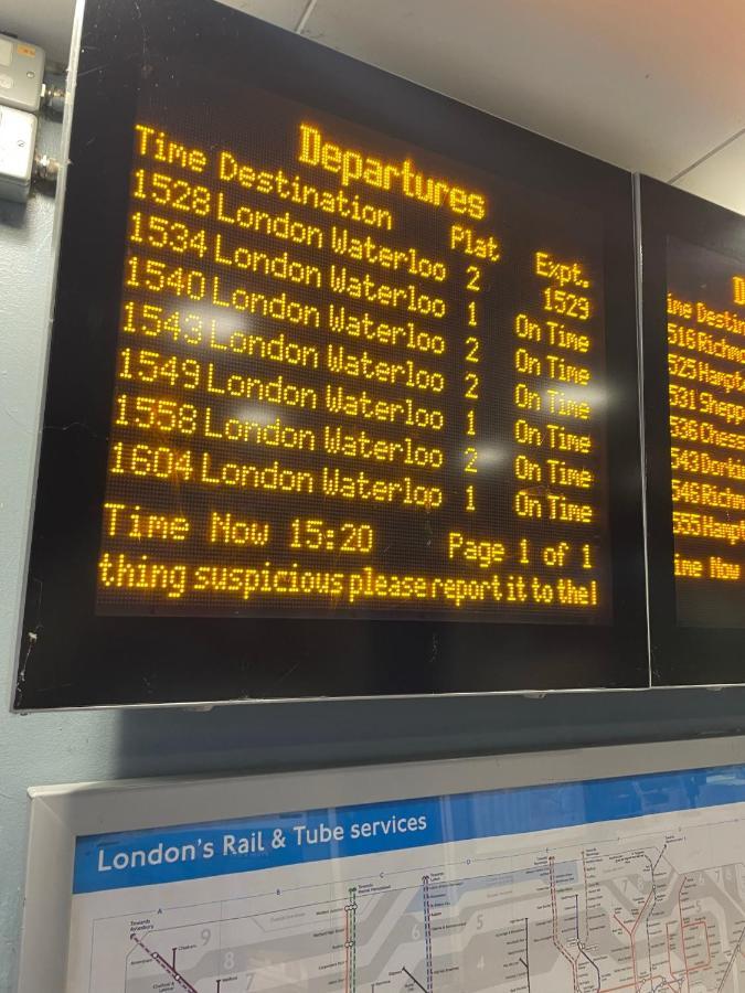 Super Convenient For Central London - Large 2 Double Bed Apartment 30 Seconds Walk To Platform Train Station And 19 Mins To London Waterloo Exterior foto